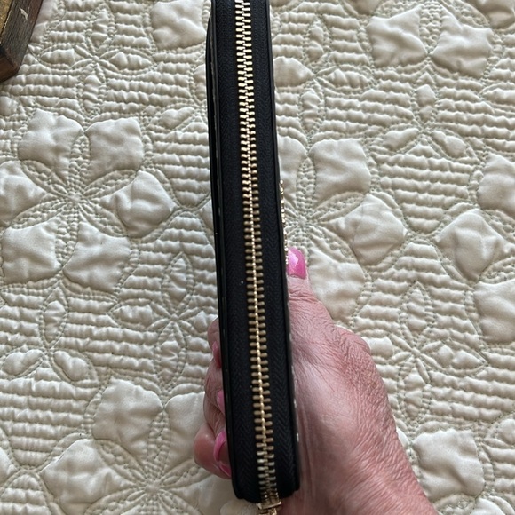 Kate Spade NWT Black Multi Zip Around Wallet!!! - Picture 4 of 9